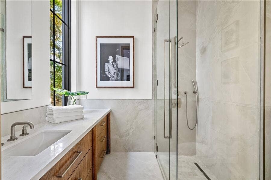 dash_BATHROOM_1