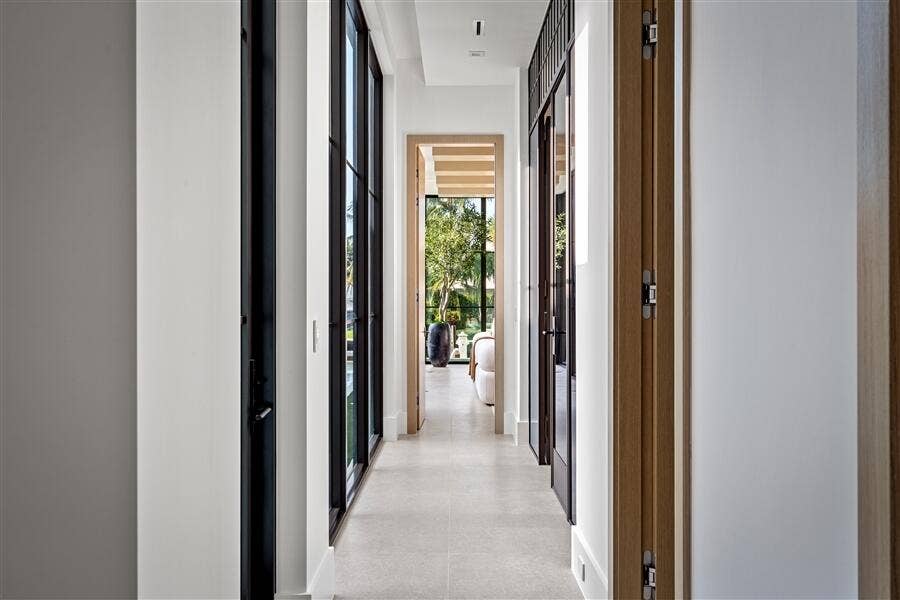 dash_HALLWAY_DETAIL