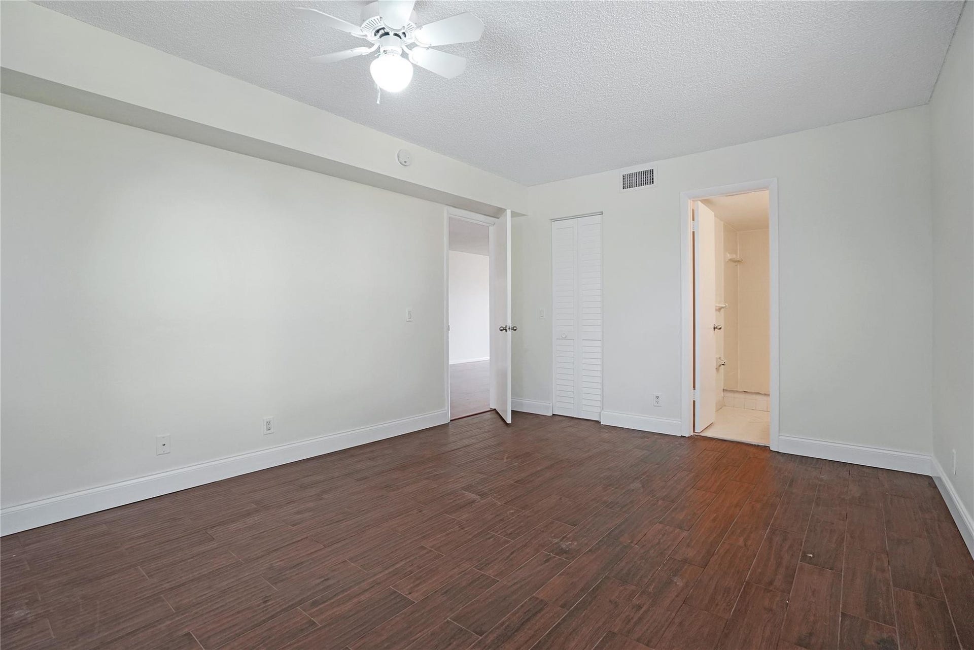 109 Lake Emerald Drive, #110, Oakland Park, FL 33309 Photo 11