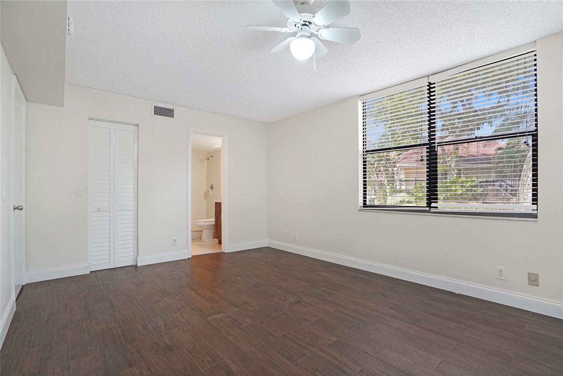109 Lake Emerald Drive, #110, Oakland Park, FL 33309 Photo 15
