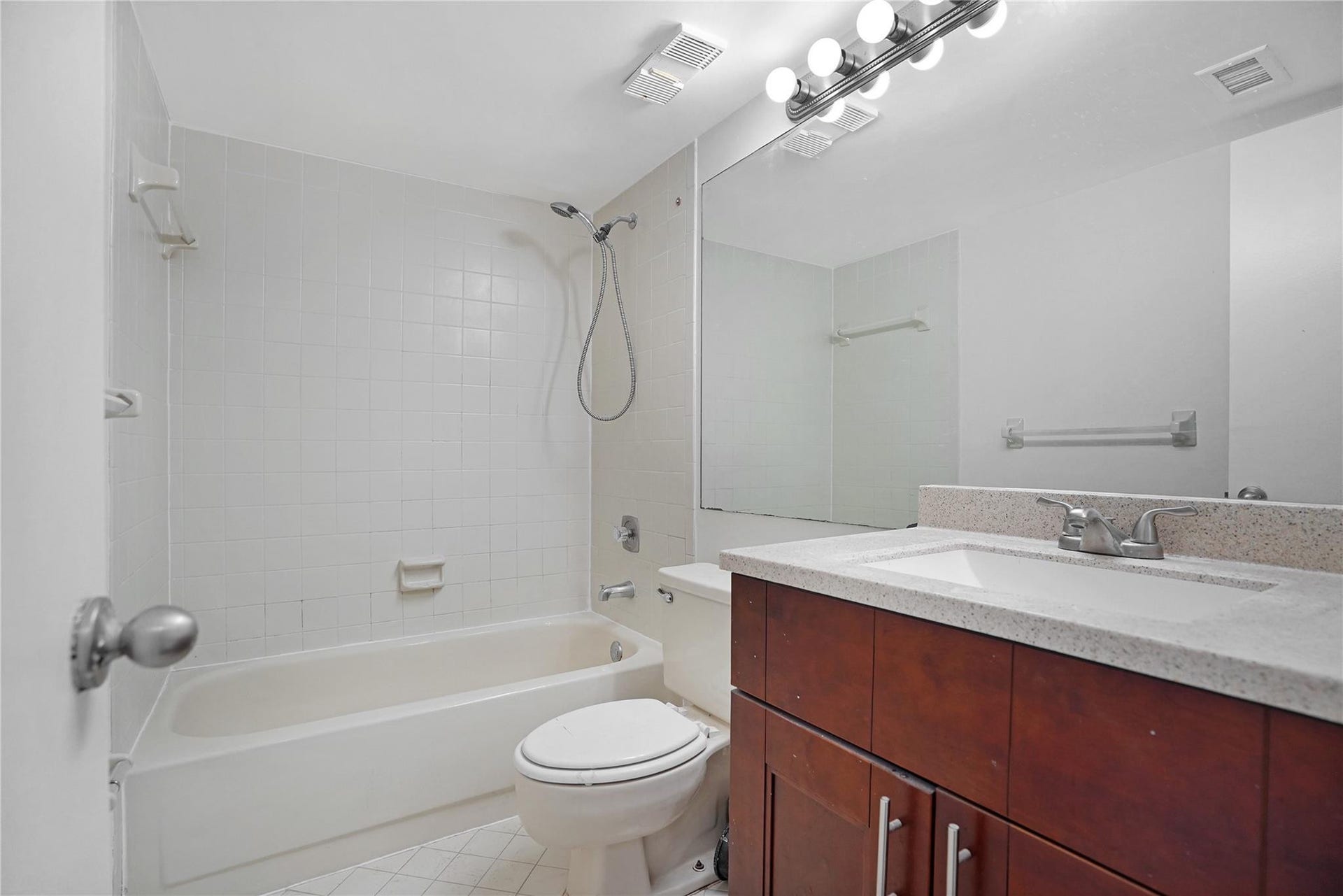 109 Lake Emerald Drive, #110, Oakland Park, FL 33309 Photo 20