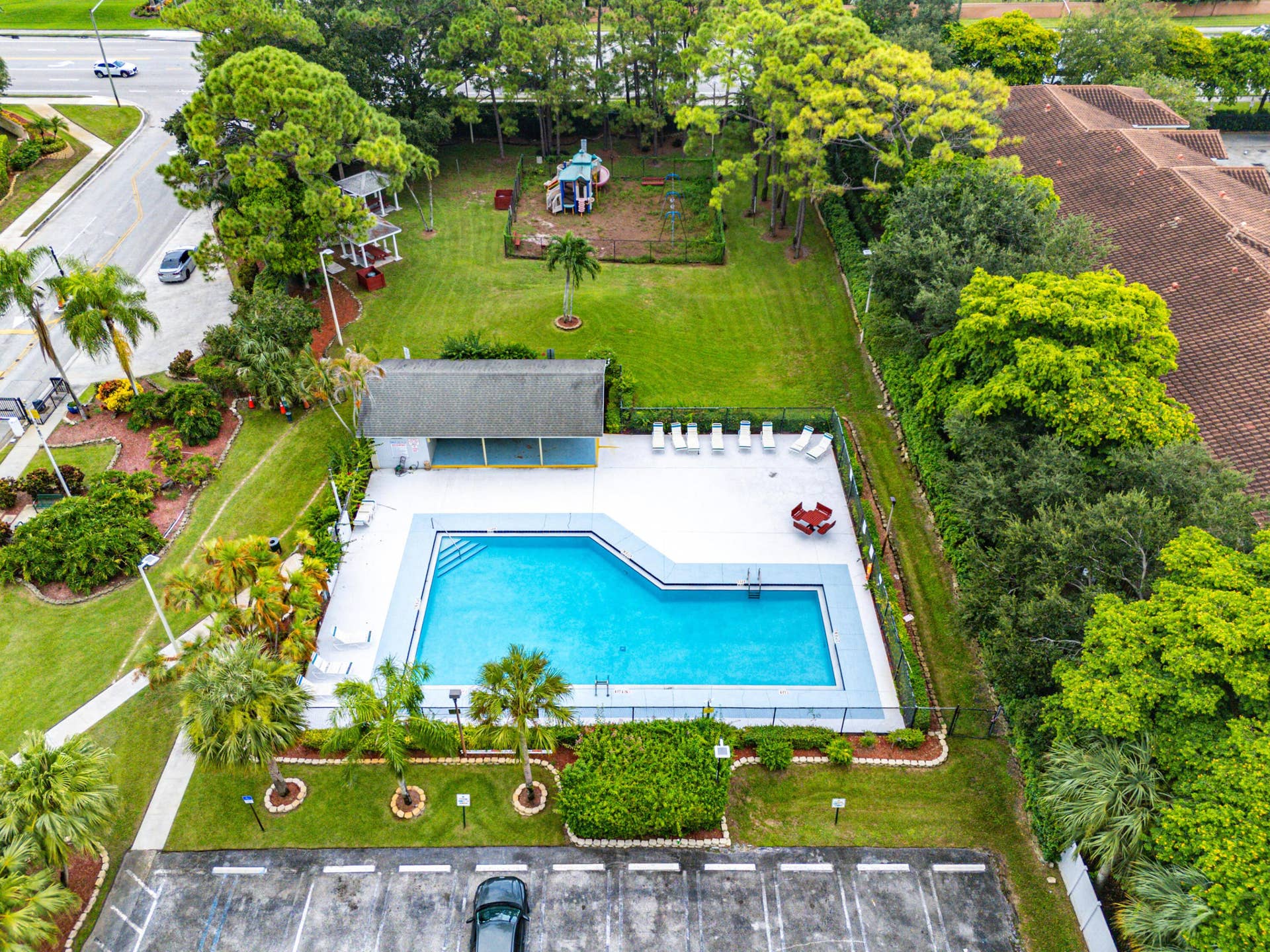 5115 Foxhall Drive S, West Palm Beach, FL 33417 Community Pool