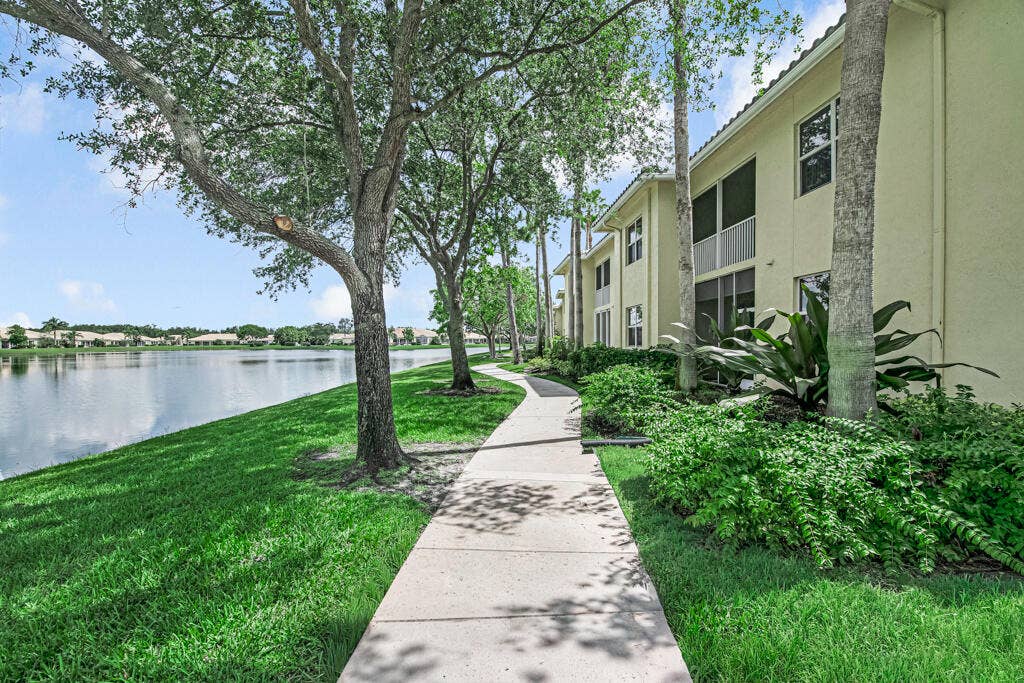 9777 BOWLINE Drive, #102, West Palm Beach, FL 33411 44