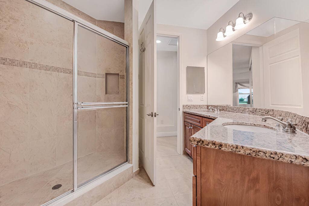 9777 BOWLINE Drive, #102, West Palm Beach, FL 33411 Primary bathroom