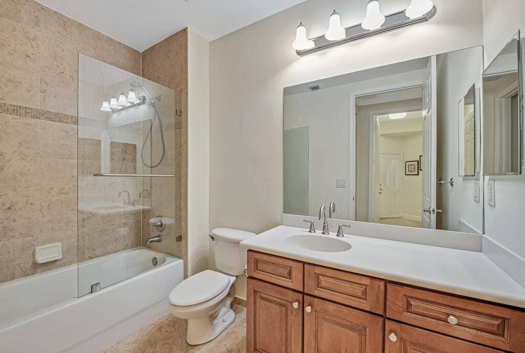 9777 BOWLINE Drive, #102, West Palm Beach, FL 33411 Guest bathroom