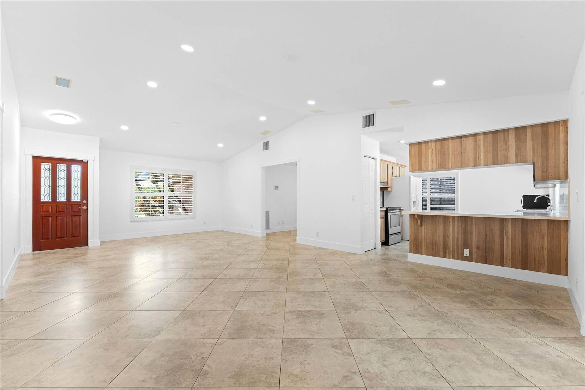 11580 NW 20TH Drive NW, Coral Springs, Coral Springs, FL 33071 Vaulted Ceilings