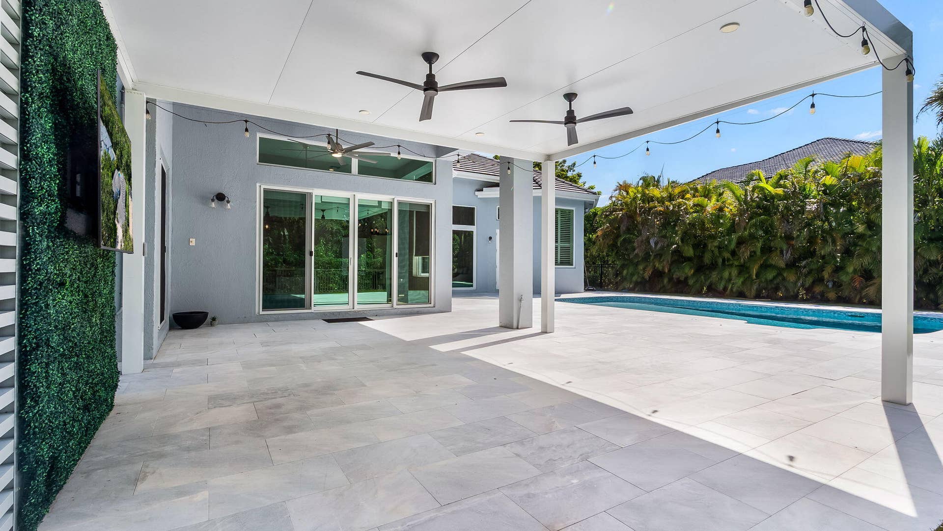 7083 NW 71ST Manor, Parkland, FL 33067 Outdoor Living area w tv