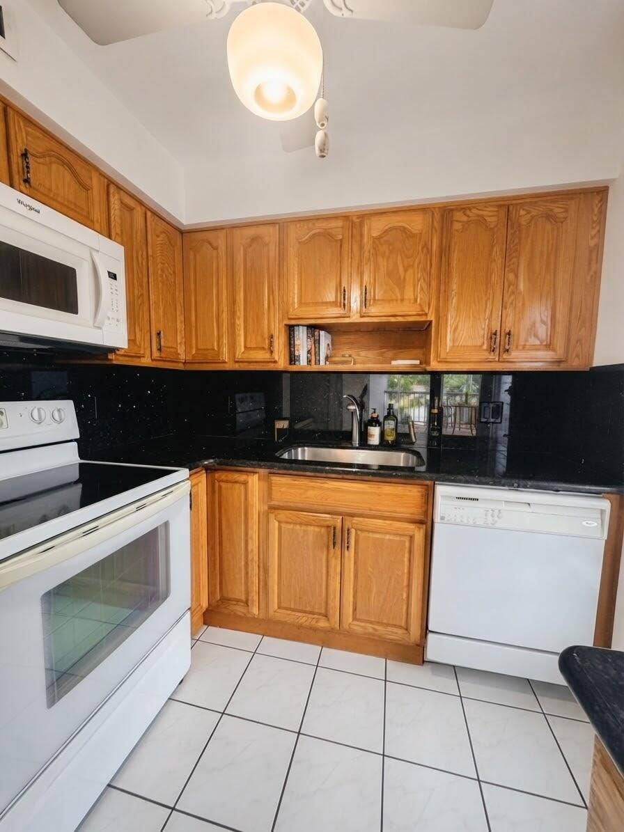 777 SE 2ND Avenue, #213, Deerfield Beach, FL 33441 IMG_2115