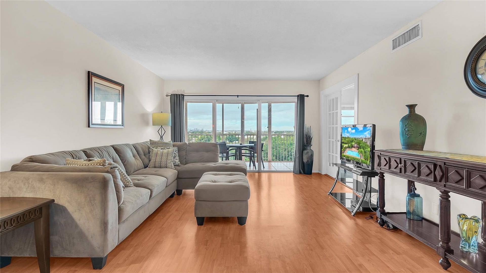 3150 N Palm Aire Drive, #909, Pompano Beach, FL 33069 Photo 4