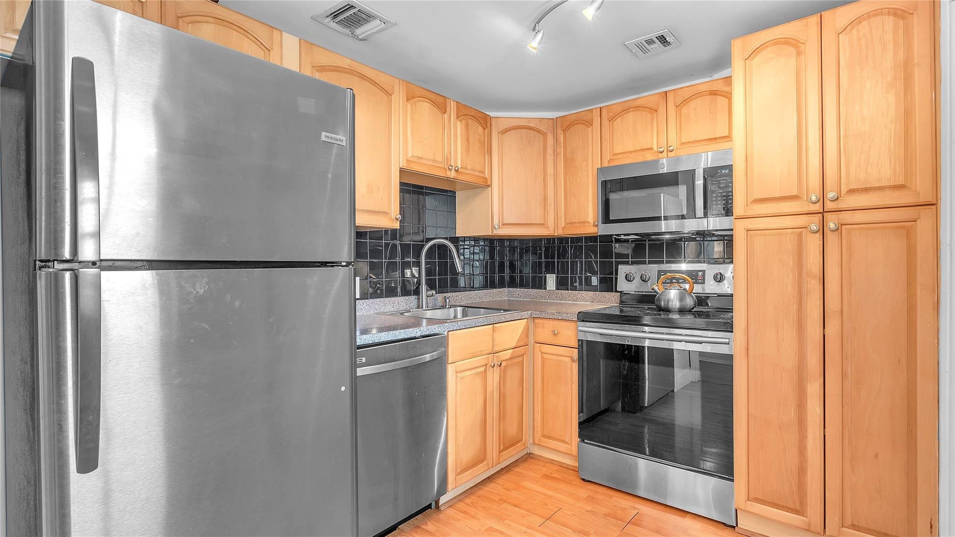 3150 N Palm Aire Drive, #909, Pompano Beach, FL 33069 Photo 13