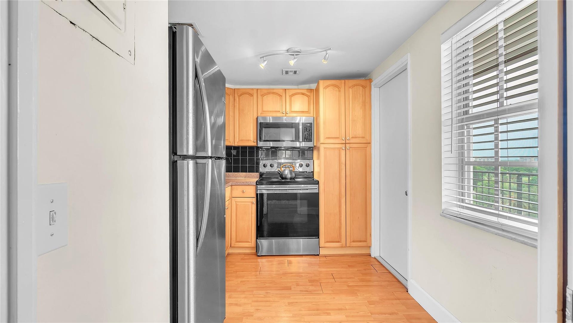 3150 N Palm Aire Drive, #909, Pompano Beach, FL 33069 Photo 15