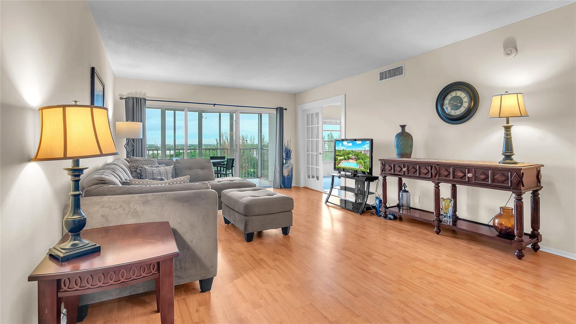 3150 N Palm Aire Drive, #909, Pompano Beach, FL 33069 Photo 2