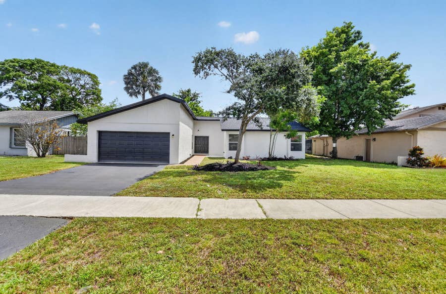 Property photo for 386 NW 40th Terrace, Deerfield Beach, FL