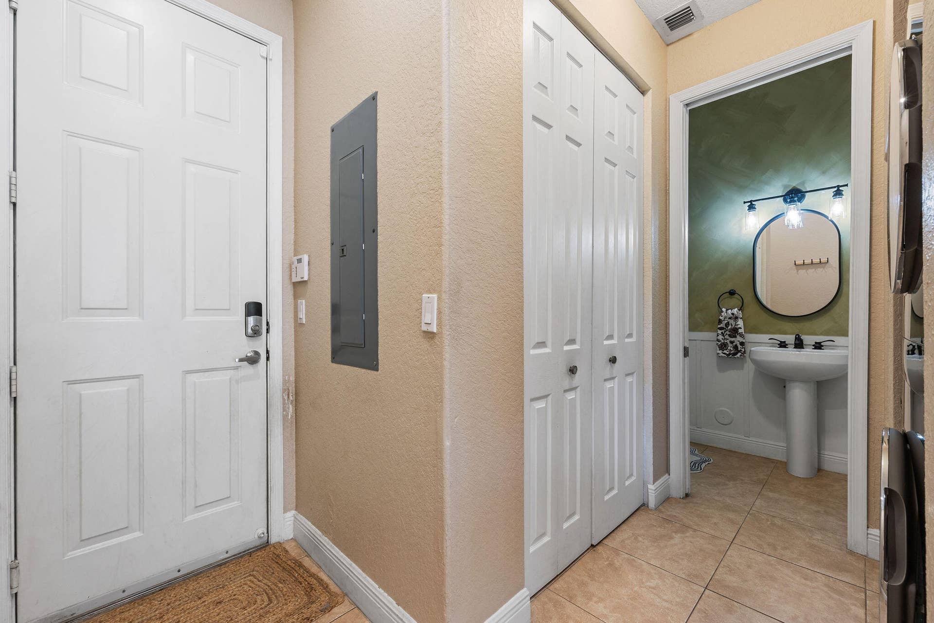1323 NE 5TH Terrace, #1323, Fort Lauderdale, FL 33304 024A1880