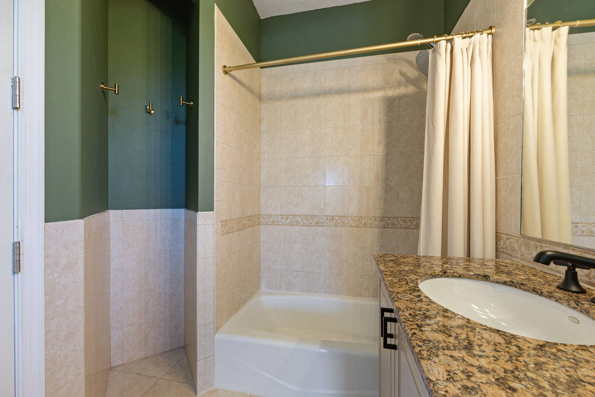 1323 NE 5TH Terrace, #1323, Fort Lauderdale, FL 33304 024A3139