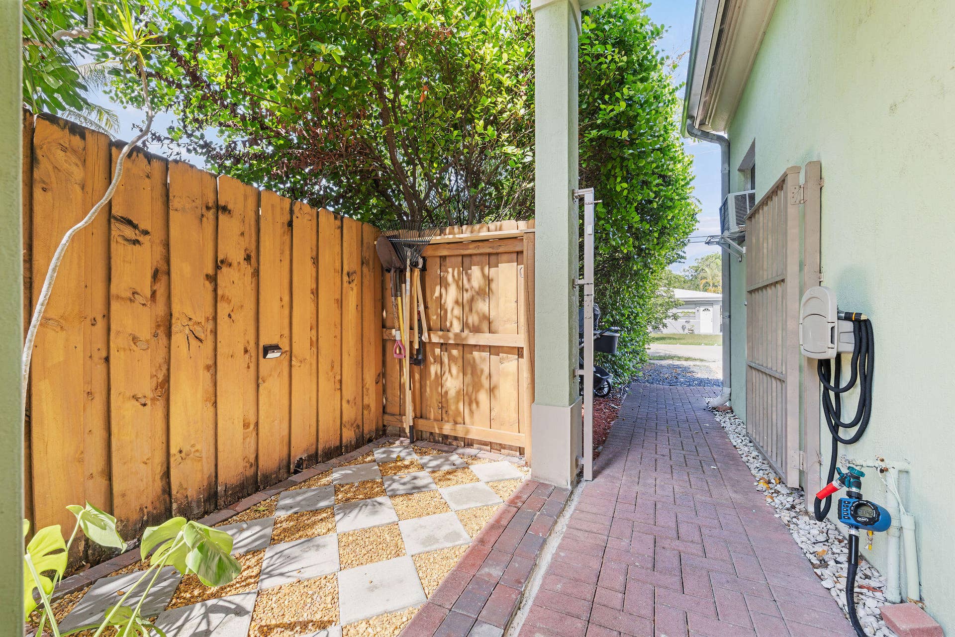 1323 NE 5TH Terrace, #1323, Fort Lauderdale, FL 33304 024A1958