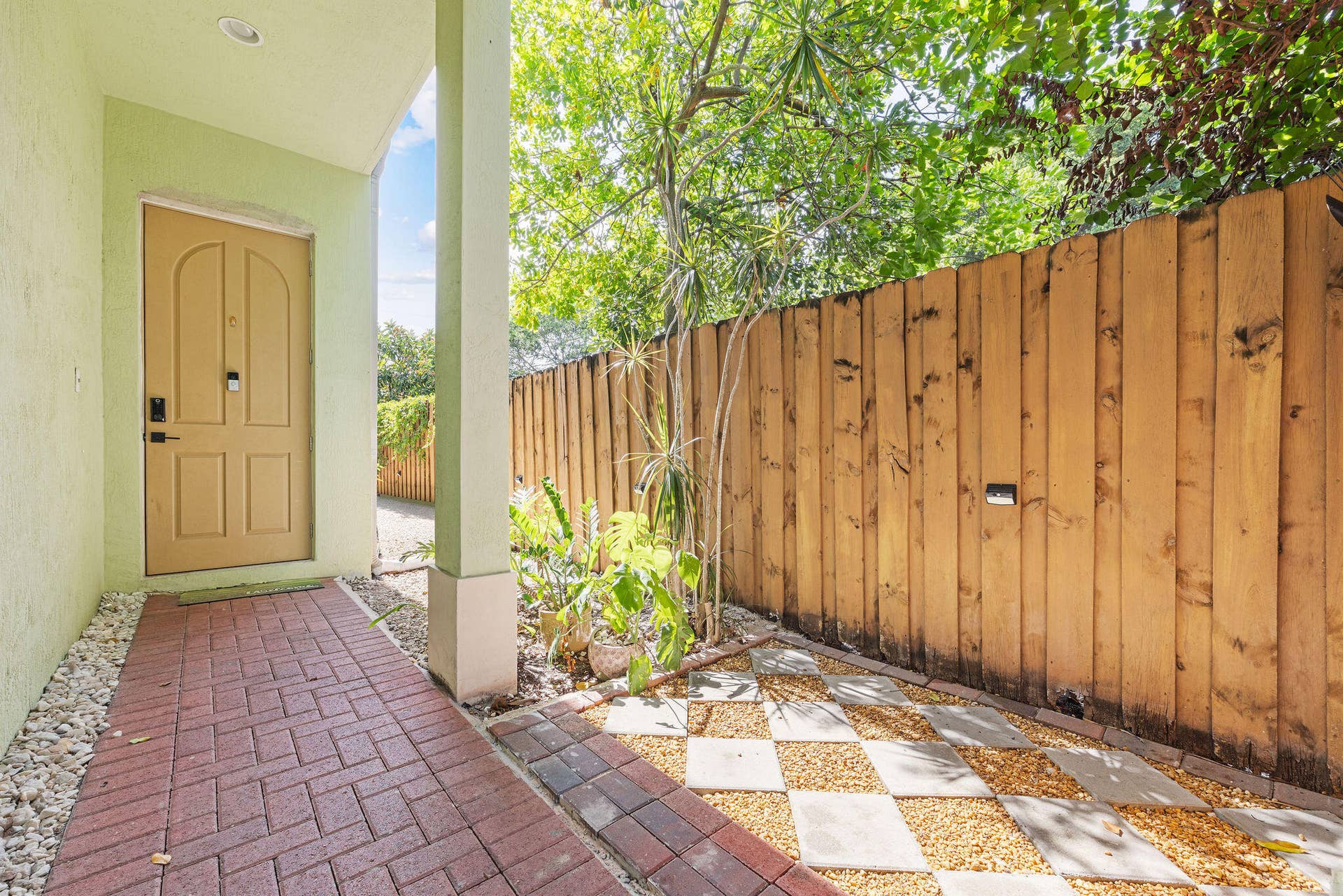 1323 NE 5TH Terrace, #1323, Fort Lauderdale, FL 33304 024A1955