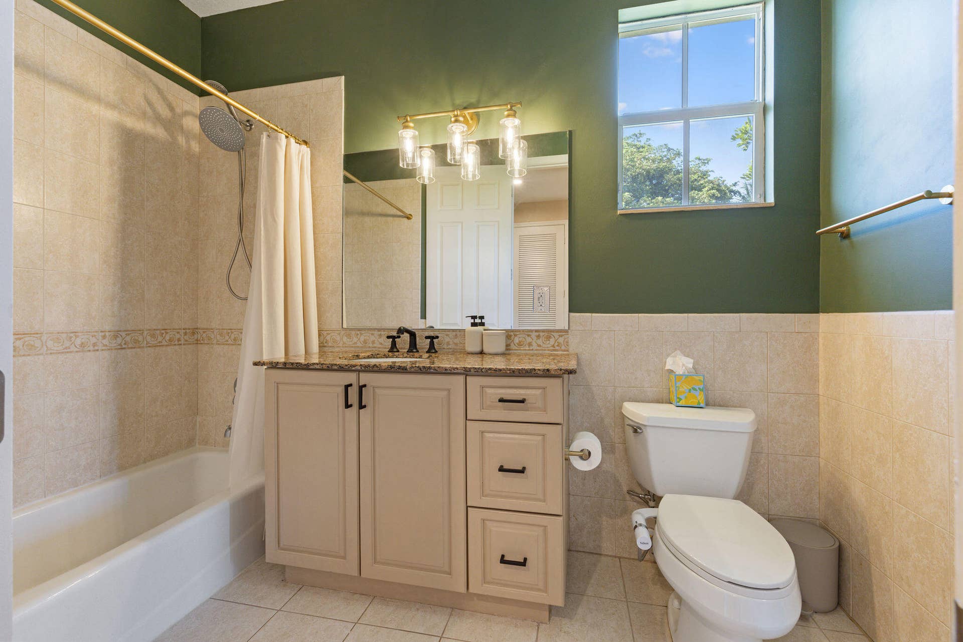 1323 NE 5TH Terrace, #1323, Fort Lauderdale, FL 33304 024A3142