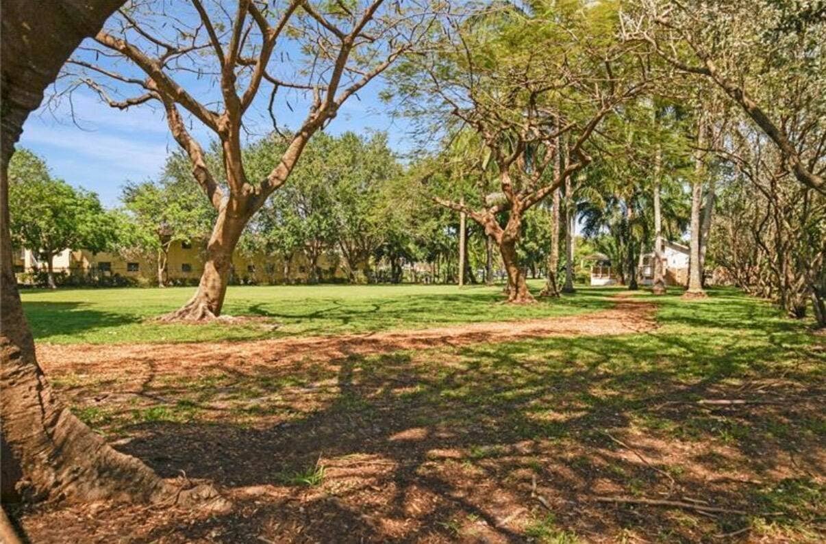 1323 NE 5TH Terrace, #1323, Fort Lauderdale, FL 33304 IMG_5240