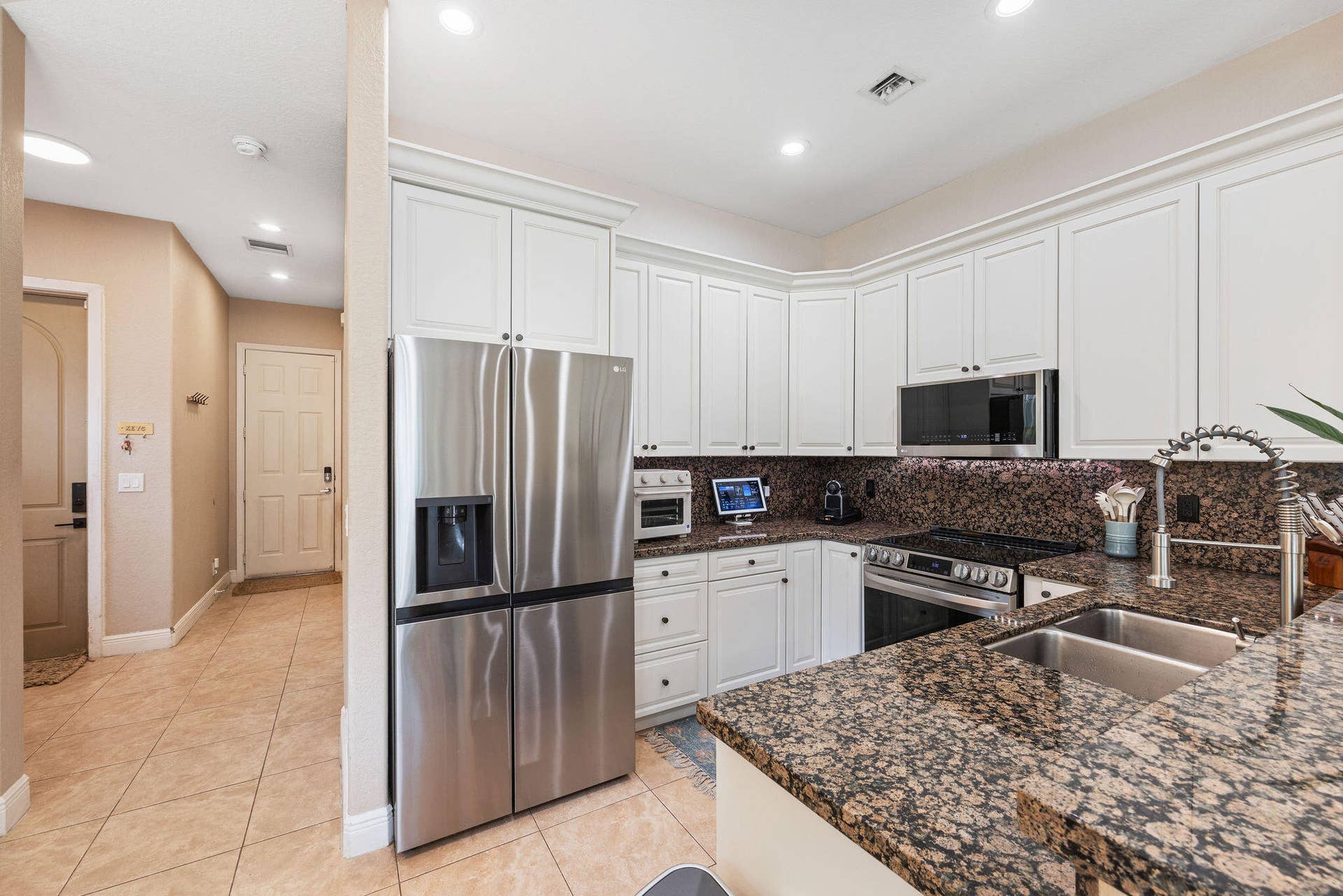1323 NE 5TH Terrace, #1323, Fort Lauderdale, FL 33304 024A1853