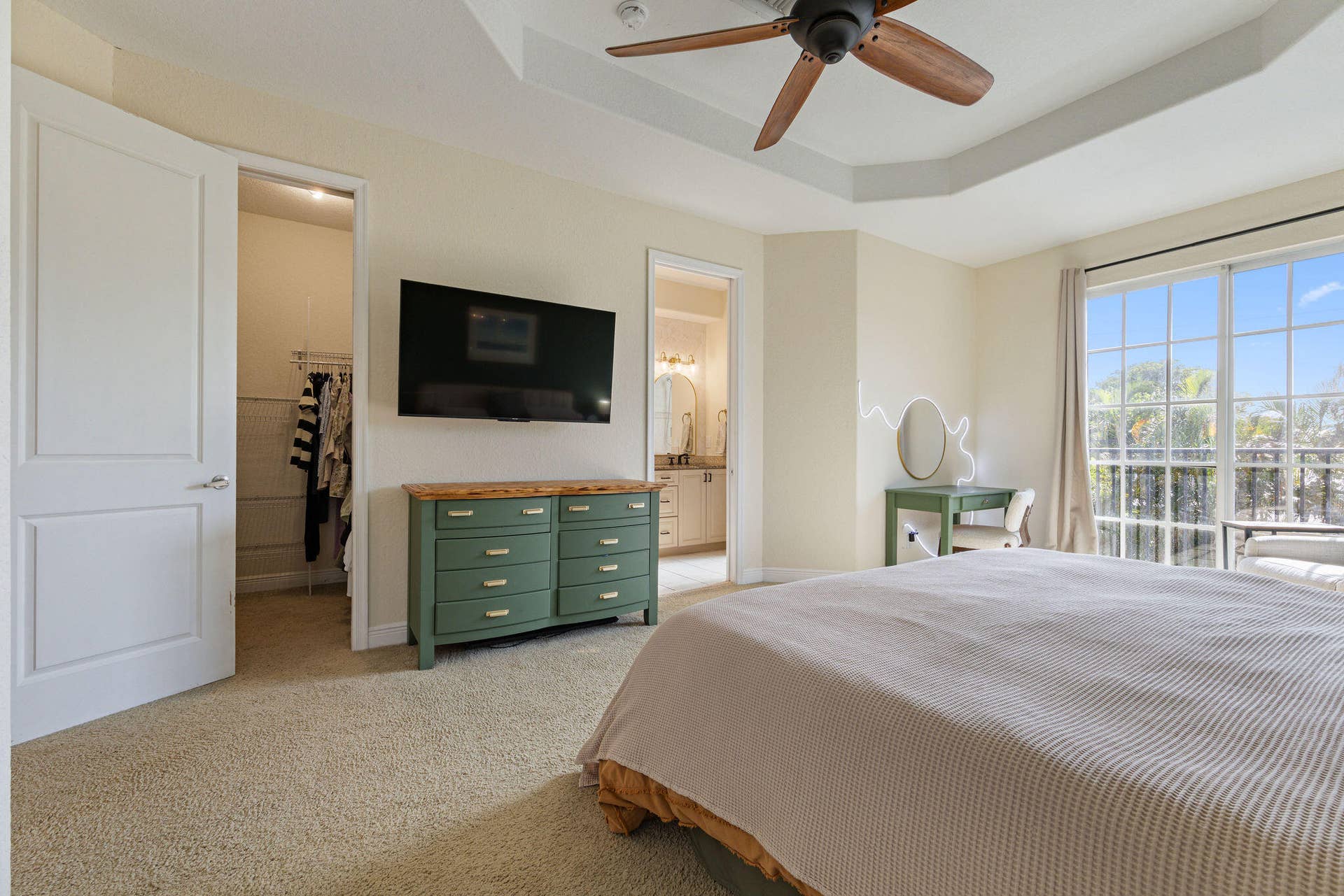 1323 NE 5TH Terrace, #1323, Fort Lauderdale, FL 33304 024A3172