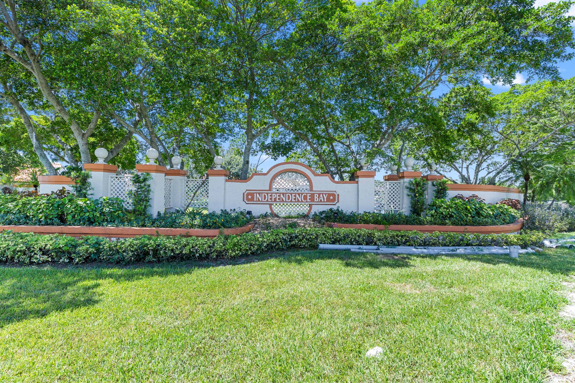 84 CENTENNIAL Court, Deerfield Beach, FL 33442 R6II5995