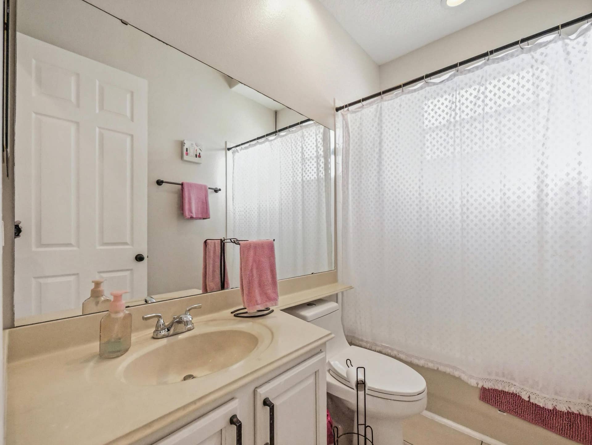 16437 TUDOR GROVE Drive, Orlando, FL 32828 Vanity with an integrated sink, polished chrome faucet, and white cabinetry