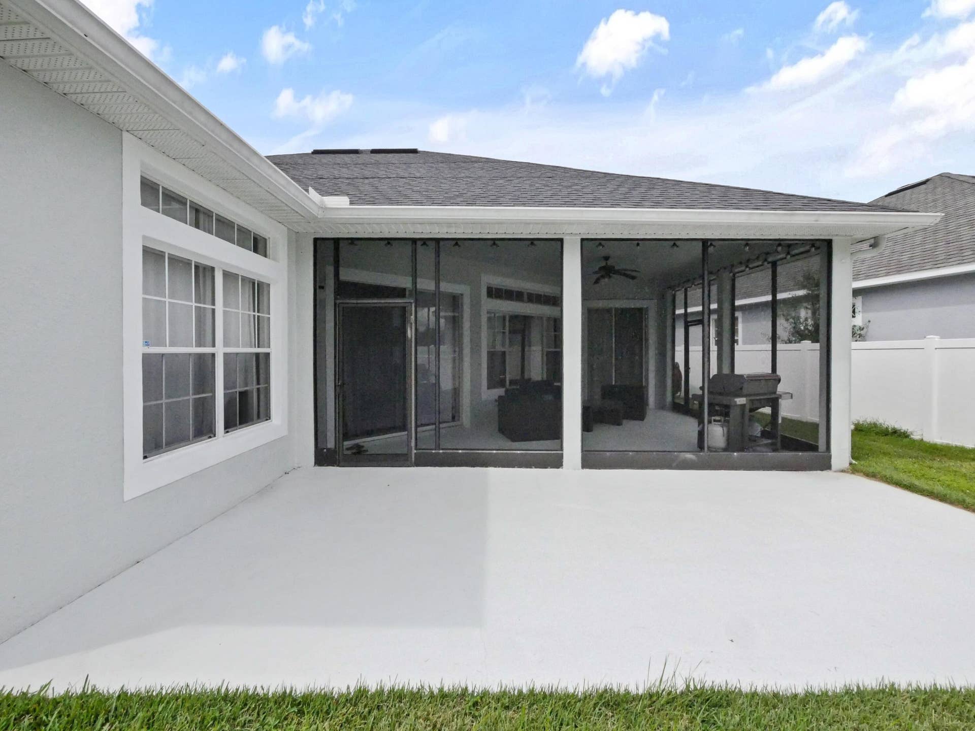 16437 TUDOR GROVE Drive, Orlando, FL 32828 Screened lanai with ceiling fan and recessed lighting, white perimeter fencing, and concrete patio