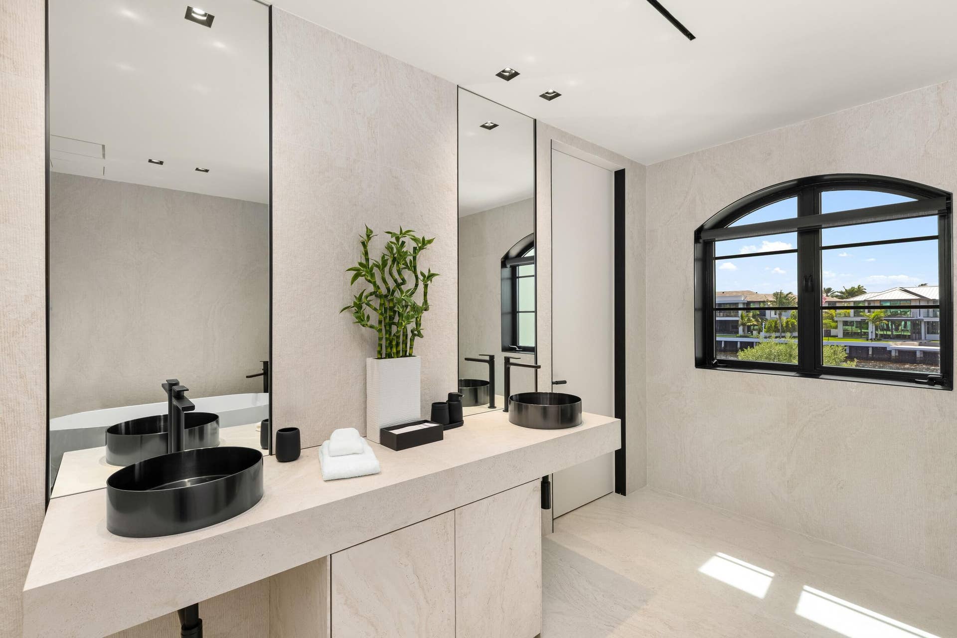 2401 Spanish River Road, Boca Raton, FL 33432 Guest Bath 4
