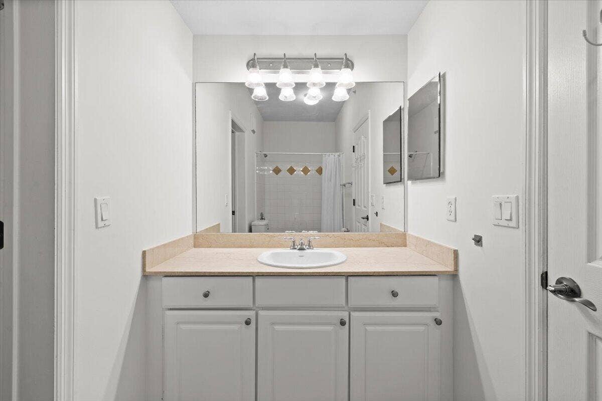 155 GALICIA Way, #210, Jupiter, FL 33458 20-424A5104