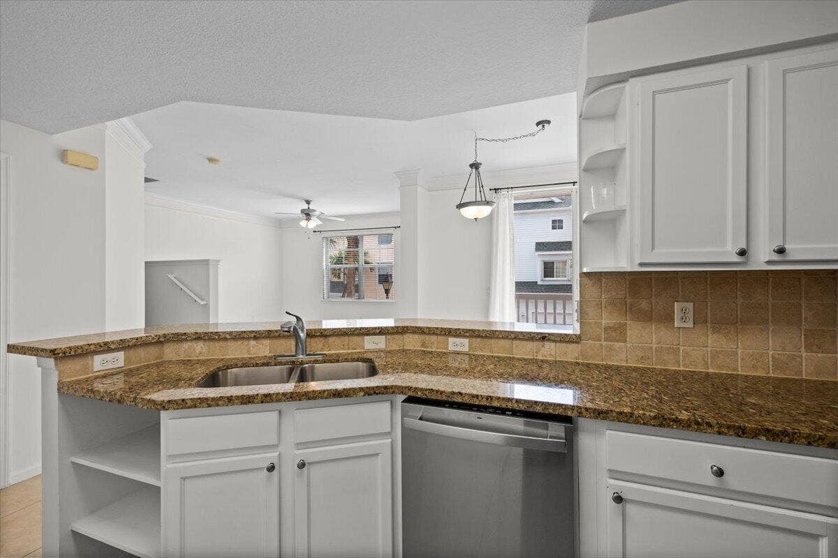 155 GALICIA Way, #210, Jupiter, FL 33458 09-424A5019