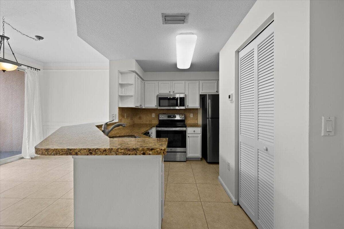 155 GALICIA Way, #210, Jupiter, FL 33458 06-424A5004