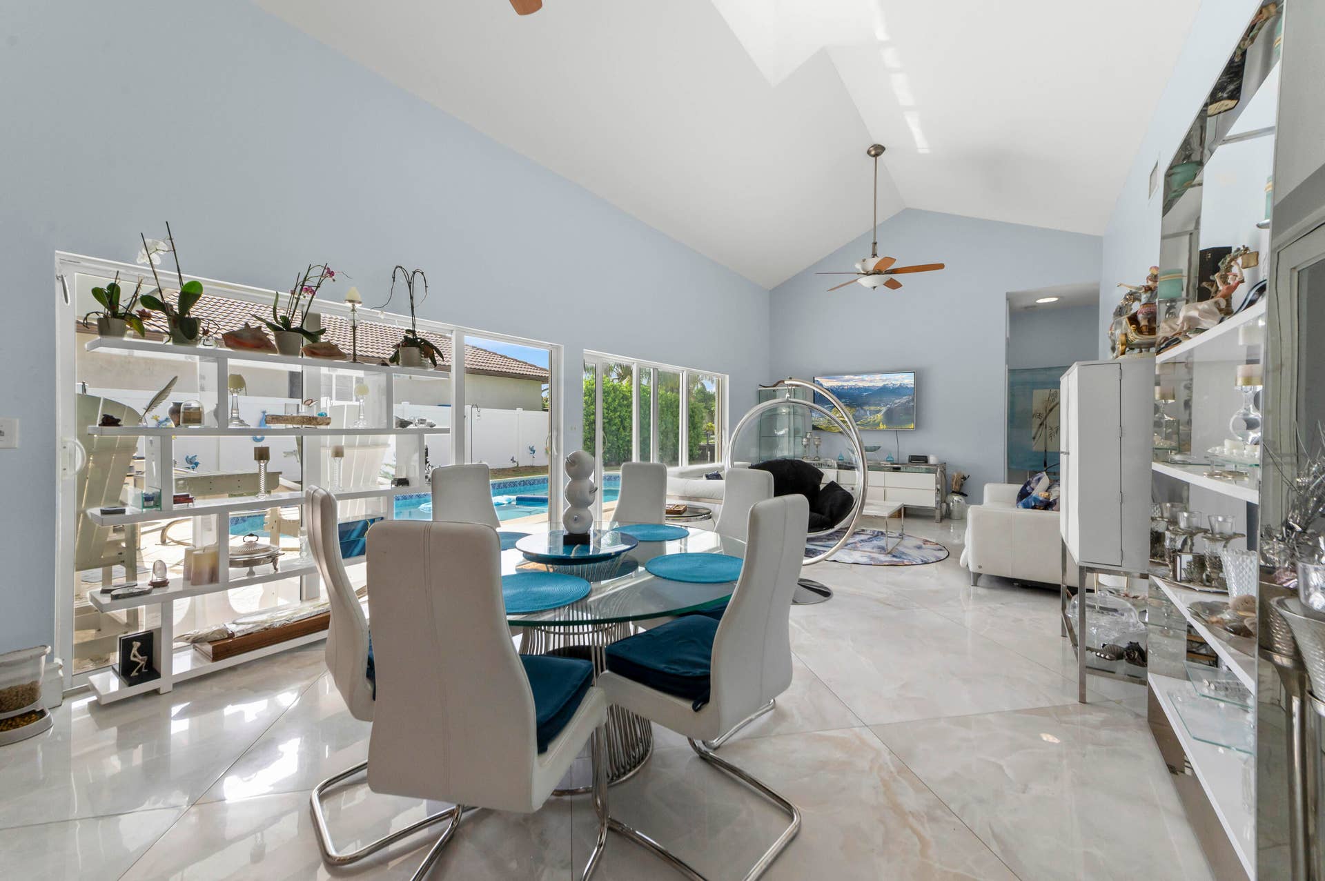05 Dining Room 02