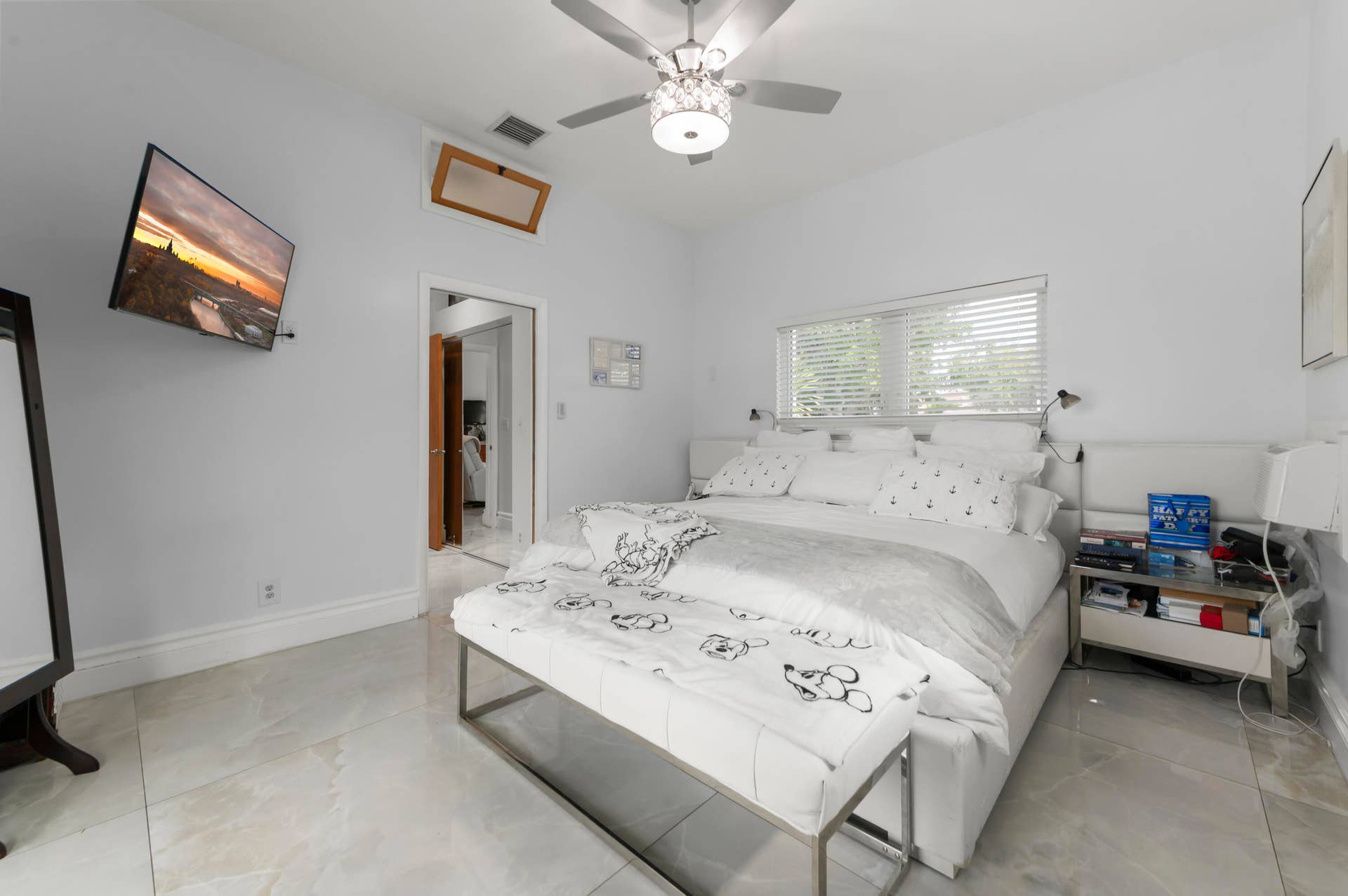 17 Bedroom 02