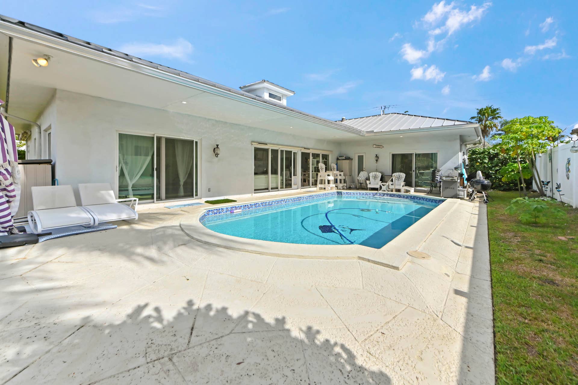 37 Swimming Pool 04