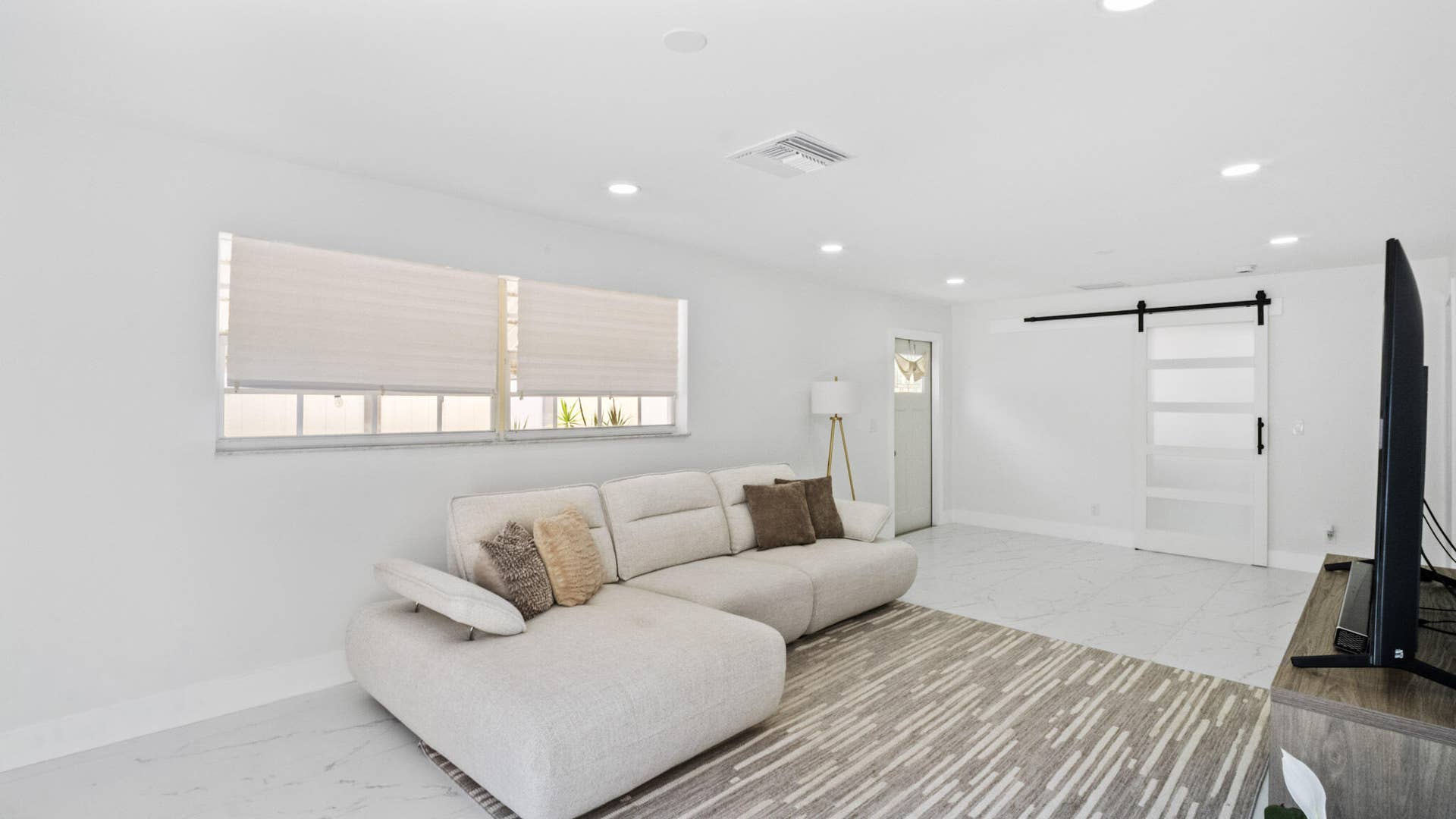 625 W 2ND Street, Riviera Beach, FL 33404 625 W 2nd St (3)