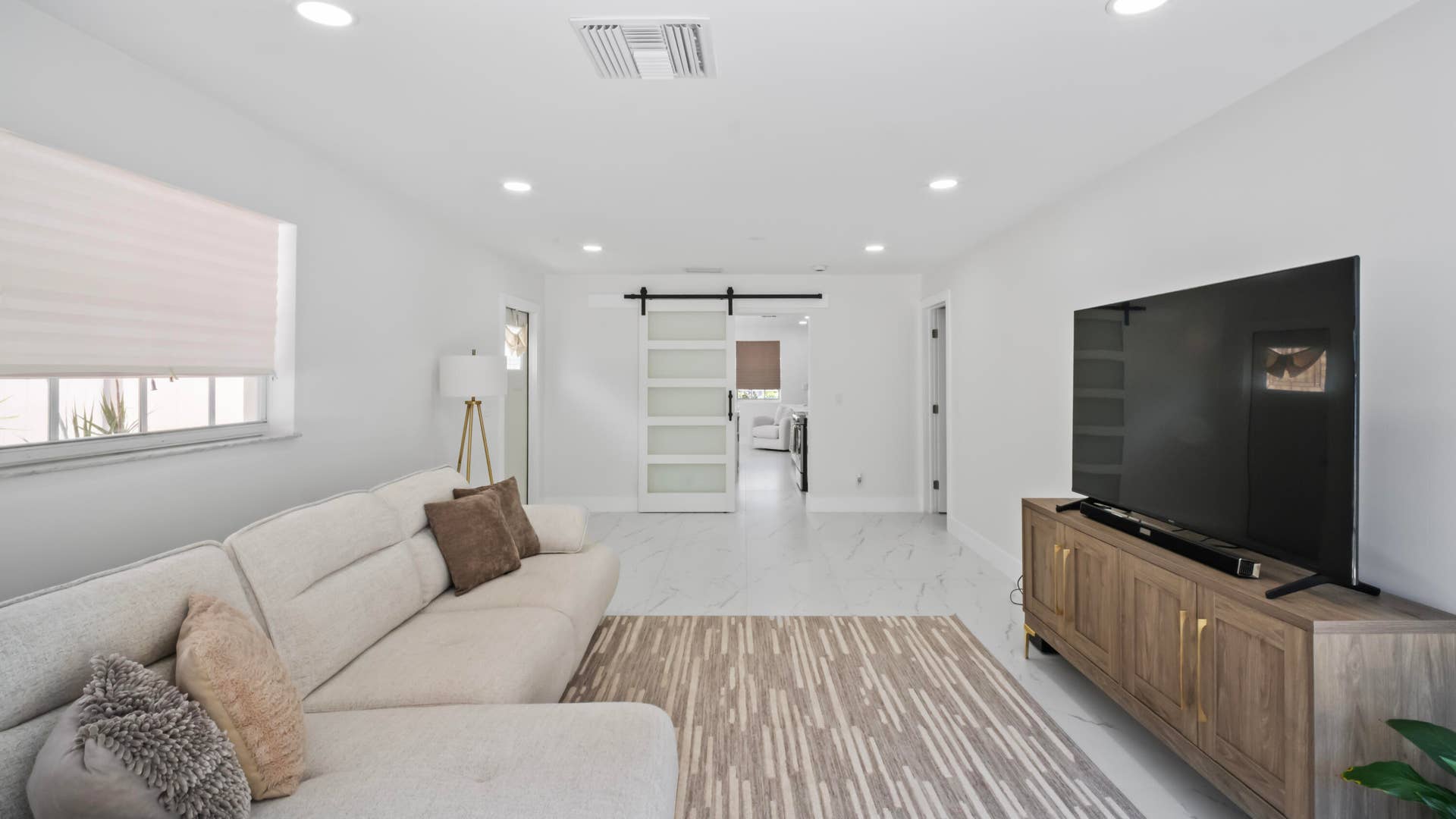 625 W 2ND Street, Riviera Beach, FL 33404 625 W 2nd St (1)