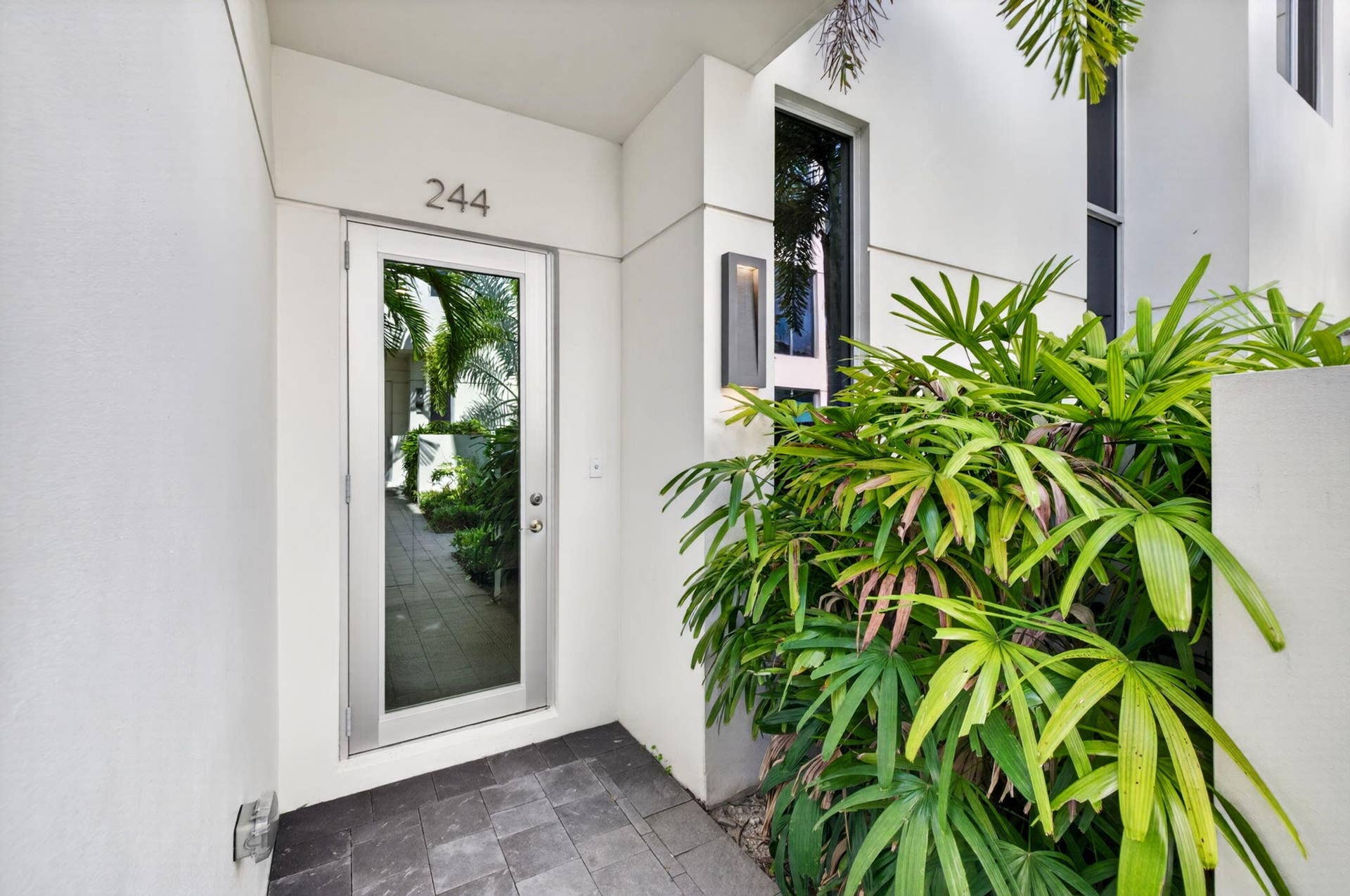 244 Garden Court, Lauderdale By The Sea, FL 33308 13-web-or-mls-699A3531