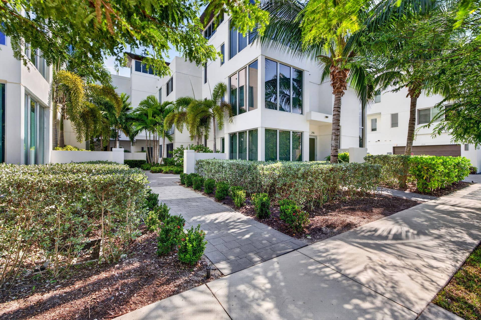 244 Garden Court, Lauderdale By The Sea, FL 33308 2-web-or-mls-699A3456