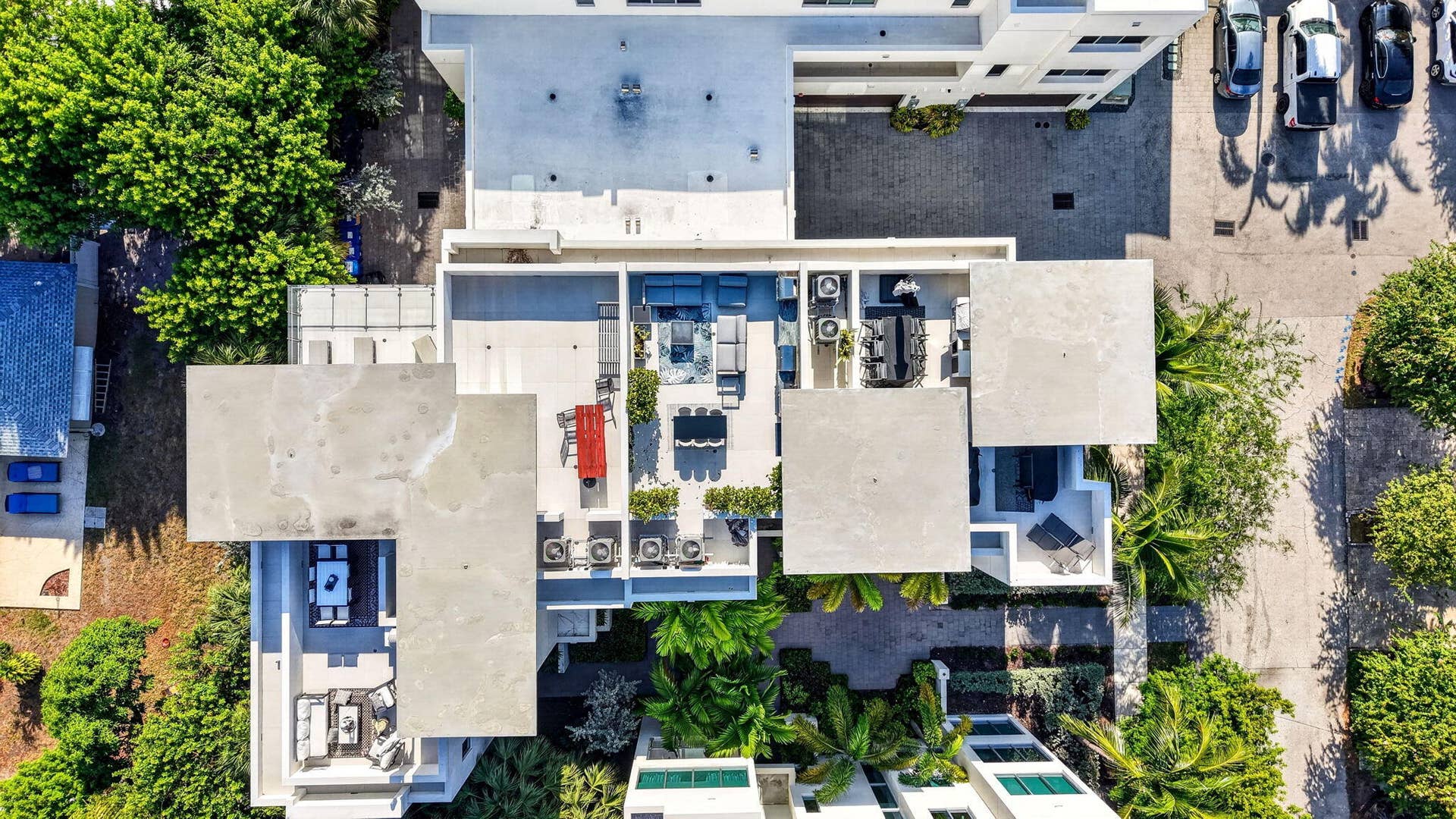 244 Garden Court, Lauderdale By The Sea, FL 33308 98-web-or-mls-DJI_20260819171445_0251_D