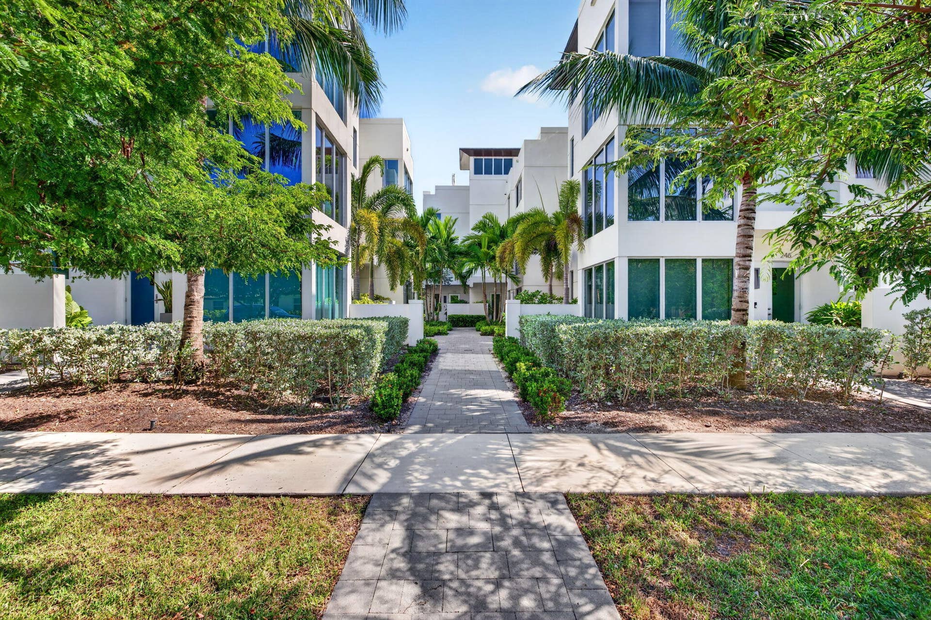244 Garden Court, Lauderdale By The Sea, FL 33308 1-web-or-mls-699A3451