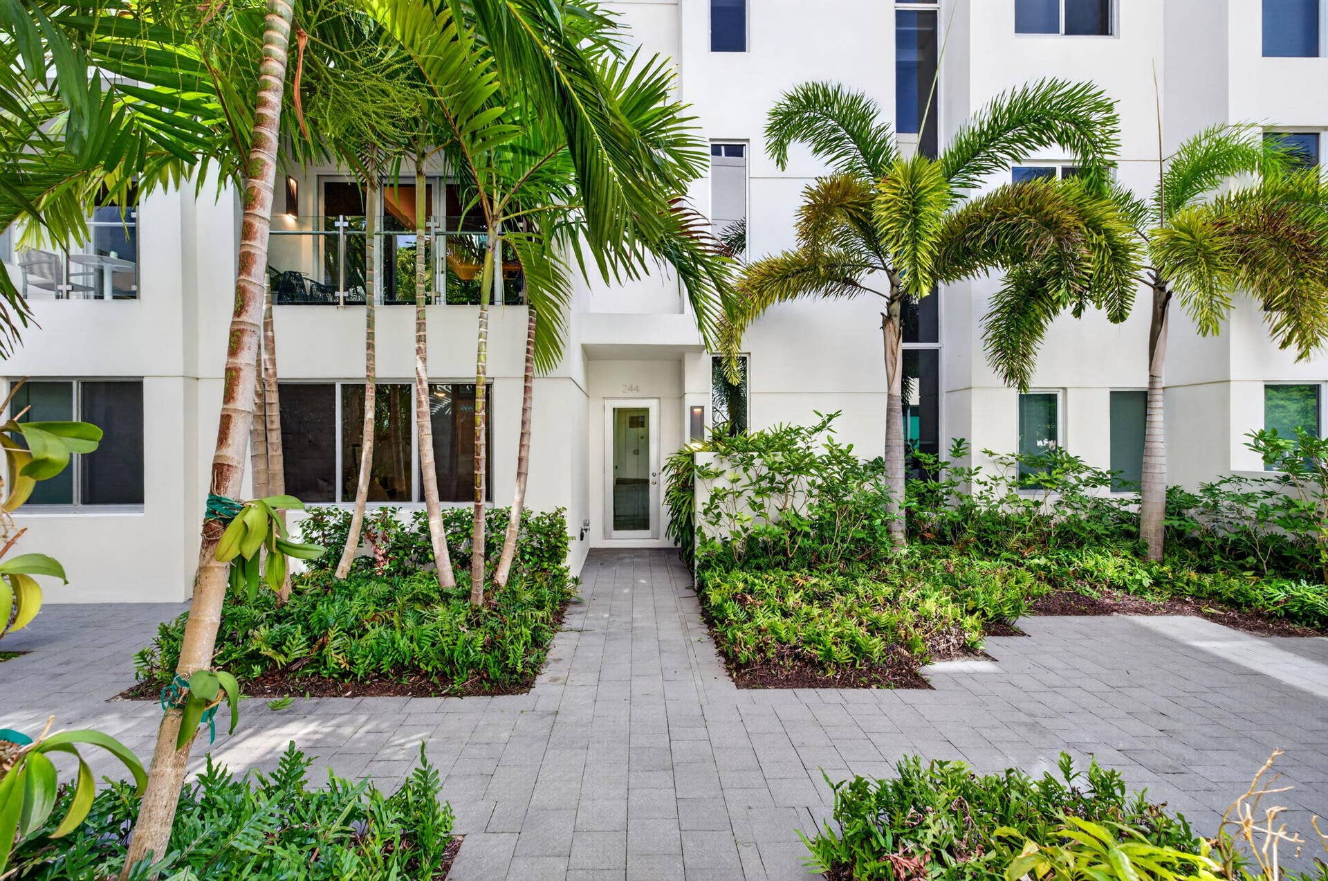 244 Garden Court, Lauderdale By The Sea, FL 33308 10-web-or-mls-699A3511