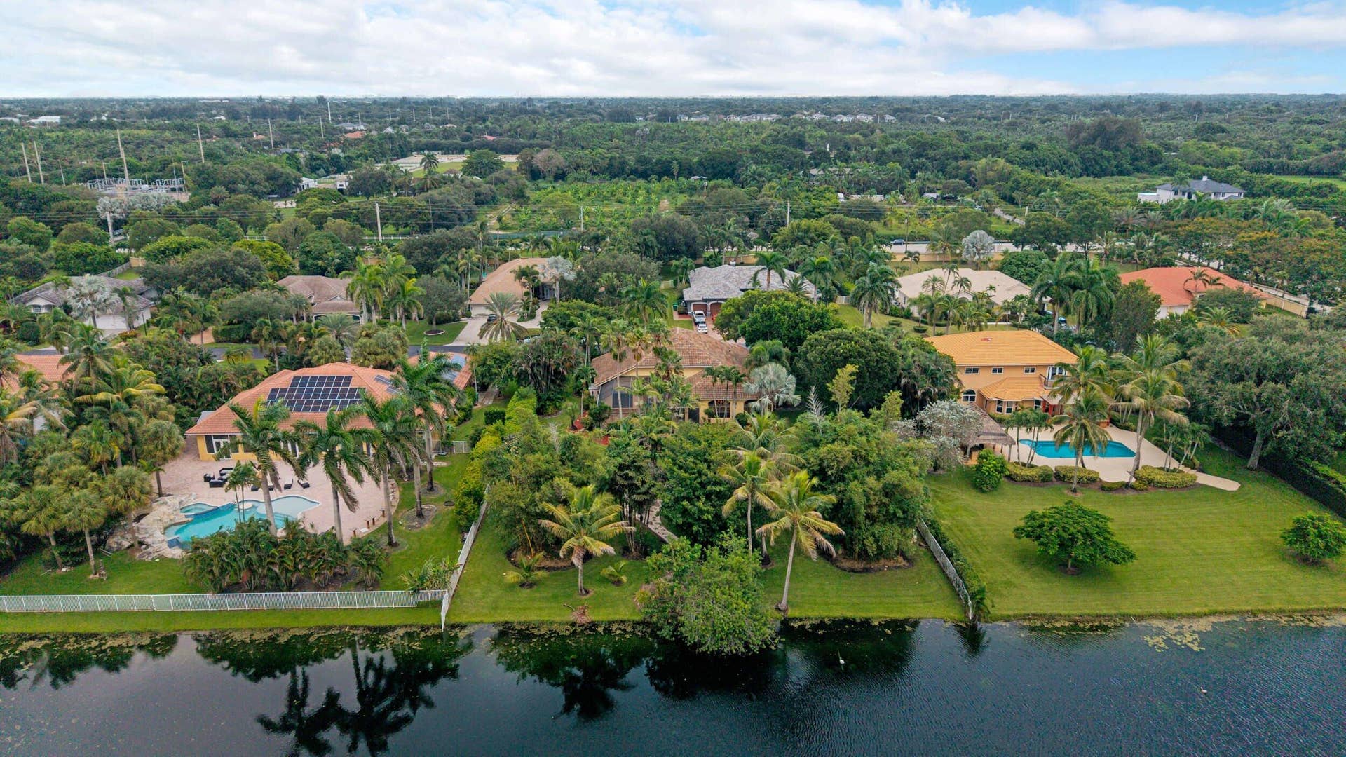 2191 SW 131st Terrace, Davie, FL 33325 62_accutour_02 2191-sw-131st-terrace-062