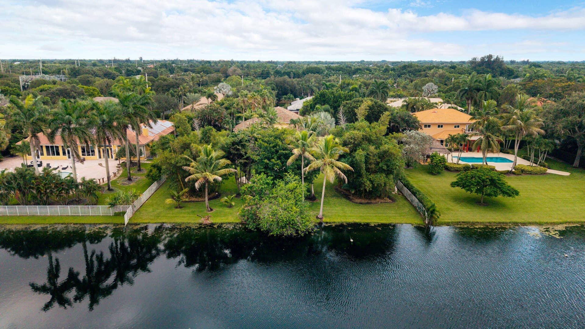 2191 SW 131st Terrace, Davie, FL 33325 63_accutour_02 2191-sw-131st-terrace-063