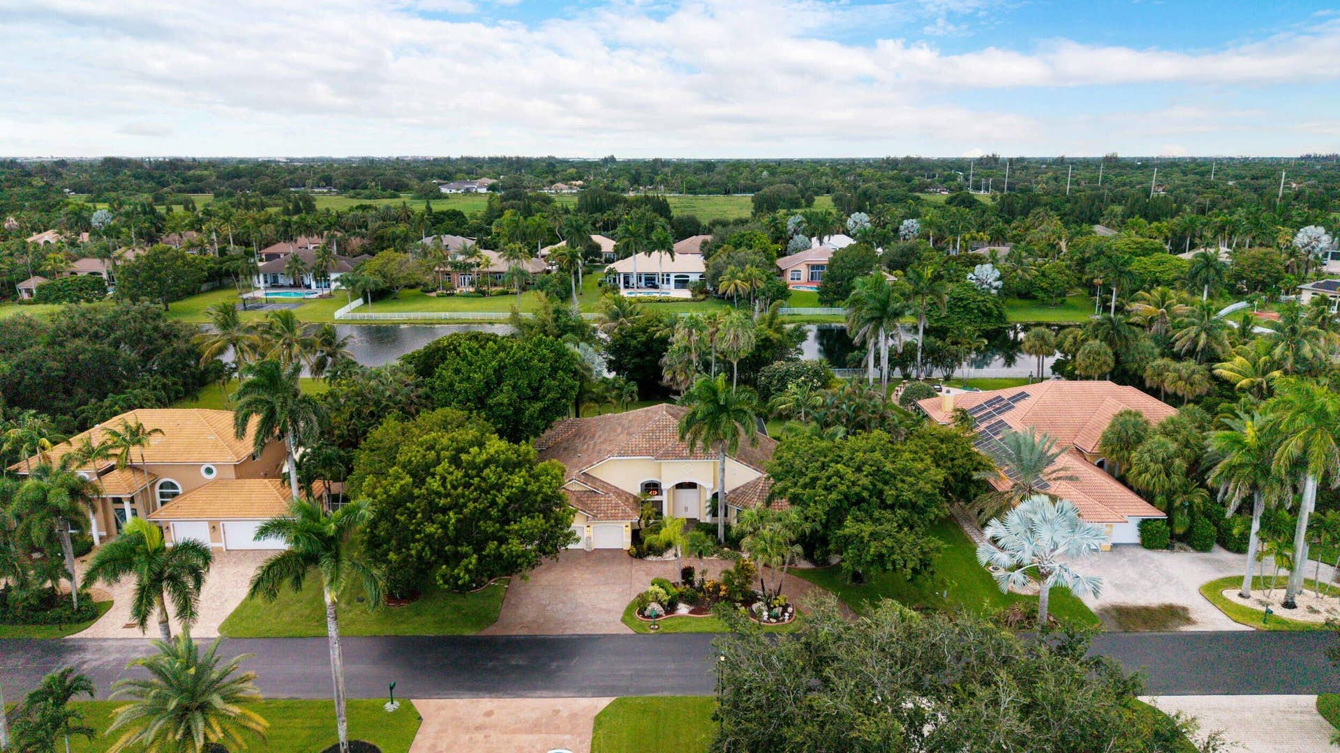 2191 SW 131st Terrace, Davie, FL 33325 65_accutour_02 2191-sw-131st-terrace-065