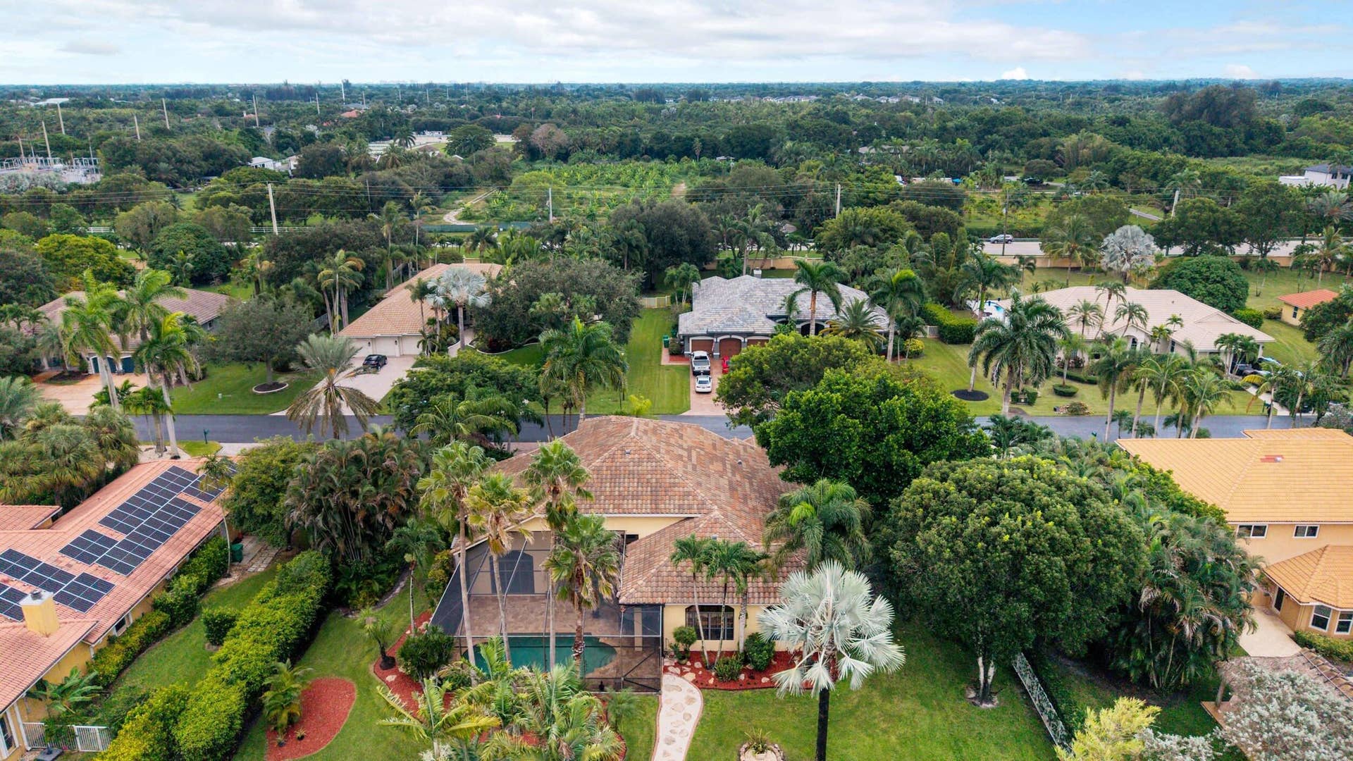 2191 SW 131st Terrace, Davie, FL 33325 64_accutour_02 2191-sw-131st-terrace-064