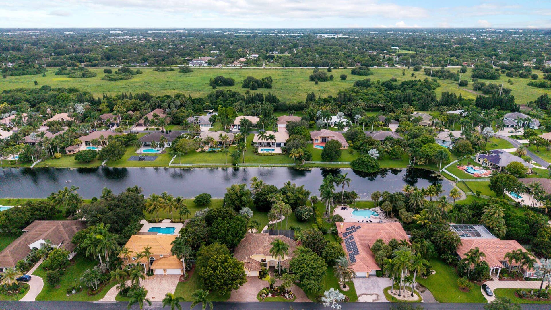 2191 SW 131st Terrace, Davie, FL 33325 68_accutour_02 2191-sw-131st-terrace-068