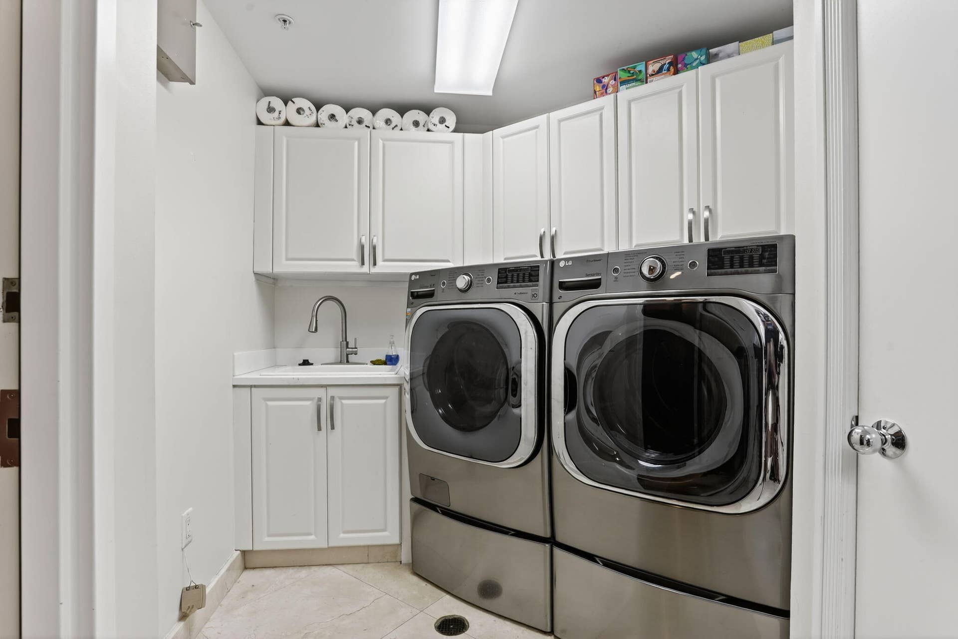 1430 S OCEAN Boulevard, #10-A, Lauderdale By The Sea, FL 33062 Laundry & Utility Sink