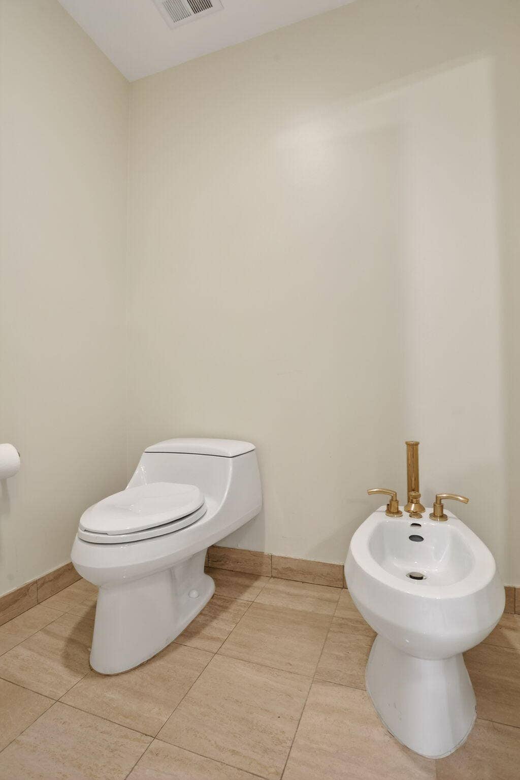 1430 S OCEAN Boulevard, #10-A, Lauderdale By The Sea, FL 33062 Water Closet & Bidet