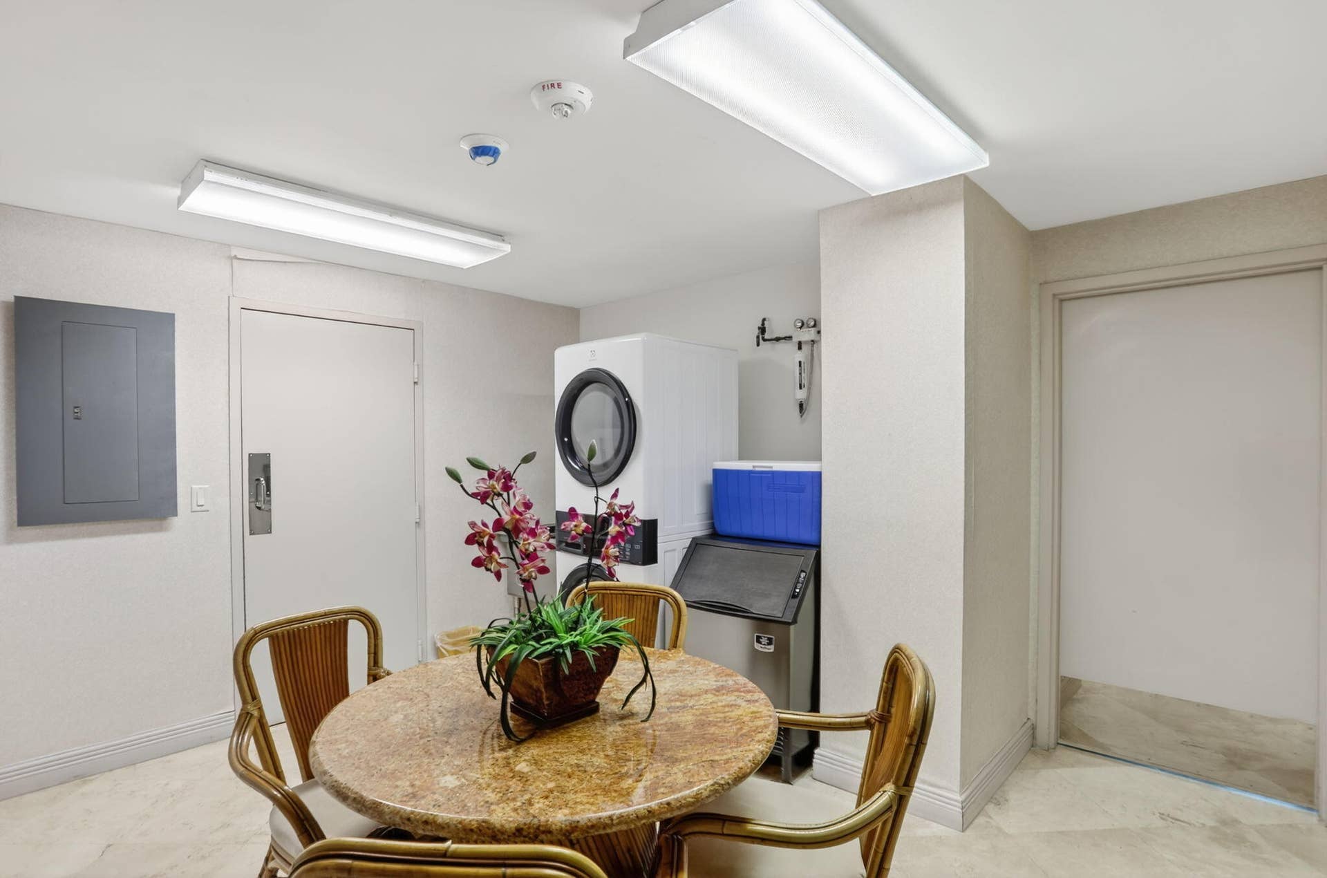 1430 S OCEAN Boulevard, #10-A, Lauderdale By The Sea, FL 33062 Community Washer & Dryer